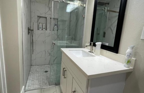 Northside Apartment | Adorable 2 bedroom guesthouse