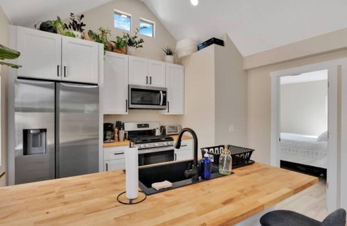 Berkeley House | Adorable 2 bedroom House w/Patio. Great Berkeley Location!