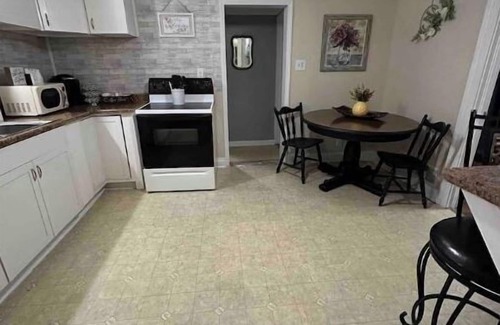 Westwood House | Adorable 2 Bedroom Modern Home