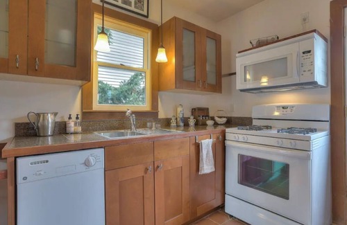 Sunset Hill House | Adorable 2 bedroom unit in quiet beach community.