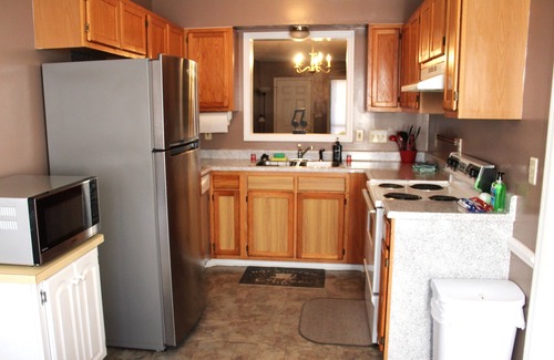 Fayetteville House | Adorable 2-bedroom 1.5 bath close to restaurants, grocery stores, shopping