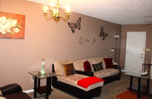 Fayetteville House | Adorable 2-bedroom 1.5 bath close to restaurants, grocery stores, shopping