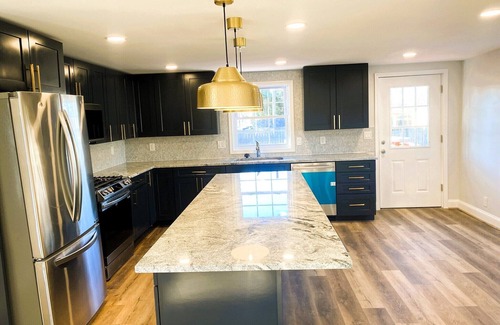 Frazer House | Adorable 2 story 4-bedroom new construction single family w central air, WiFi