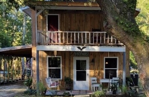 Georgetown Cabin | Adorable 2 story lake front setting.