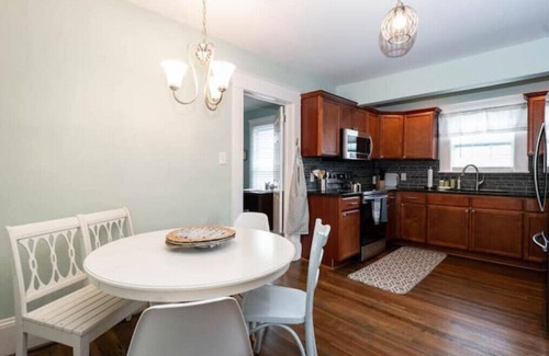 Greensboro House | Adorable 2b/1ba <5 min GAC, downtown, universities