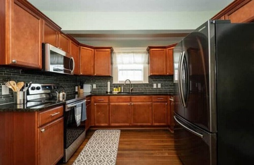 Greensboro House | Adorable 2b/1ba <5 min GAC, downtown, universities