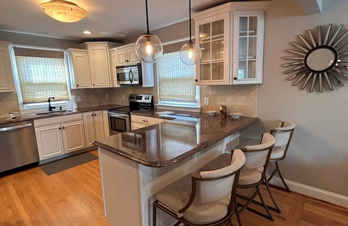 Margate City House | Adorable 2BR 2Bath home 3 blocks from the beach in the heart of Margate, NJn