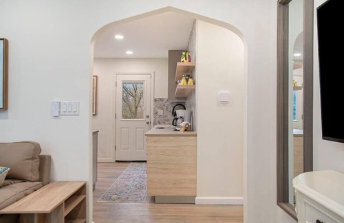Benson House | Adorable 2BR, Hot Tub, Close to Attractions!