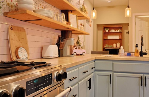 Ellensburg House | Adorable 3- Bedroom Country-Side retreat w/Hot Tub