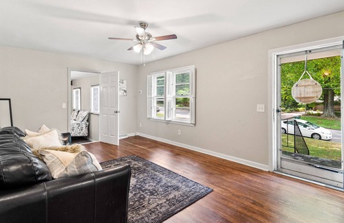 Eden House | Adorable 3 bedroom home in the heart of Eden!