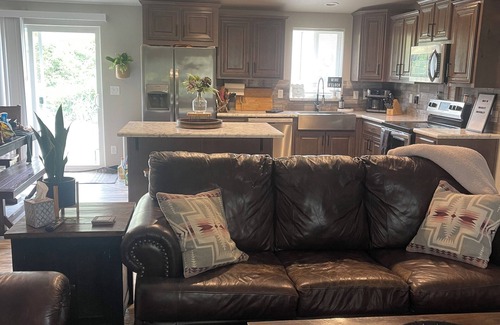 Spray House | Adorable 3-bedroom house in charming Spray Oregon with hot tub.