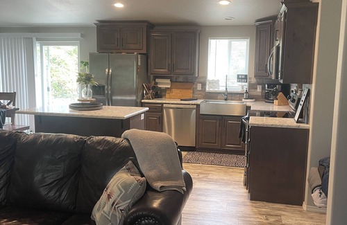 Spray House | Adorable 3-bedroom house in charming Spray Oregon with hot tub.