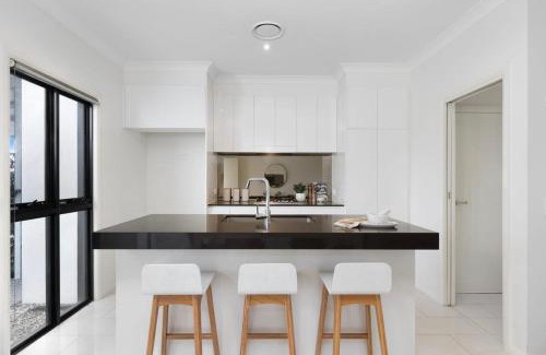 Kellyville Apartment | Adorable 3 Br townhouse with wifi & parking