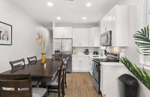 Mid-City House | Adorable 3BR, Cowboy Pool & Porch in Mid-City, Adorable & Bright 3 BR in the heart of Mid-City!