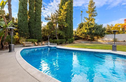 Granada Hills North House | Adorable 4 bedroom home with Pool & more