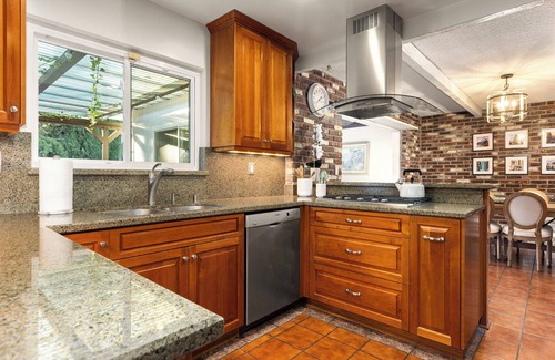 Granada Hills North House | ༄Adorable༄ 4 bedroom home with Pool & more