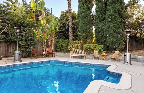 Granada Hills North House | ༄Adorable༄ 4 bedroom home with Pool & more