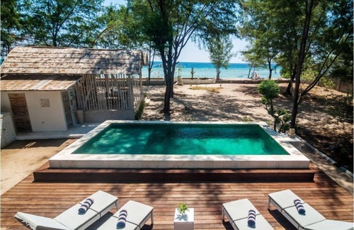 Gili Trawangan Villa | Adorable 4BR Villa - Gili Trawangan! 1Min Walk To The Beach! W/Swimming Pool!