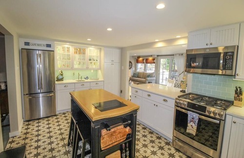 Village Green House | ADORABLE 5 BEDROOM, VICTORIAN GETAWAY - NEWLY RENOVATED- BOOK TODAY!