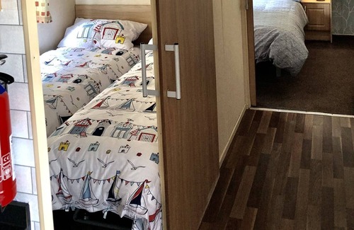 Great Yarmouth House | Adorable 6 berth caravan with decking and disabled ramp in California Cliffs