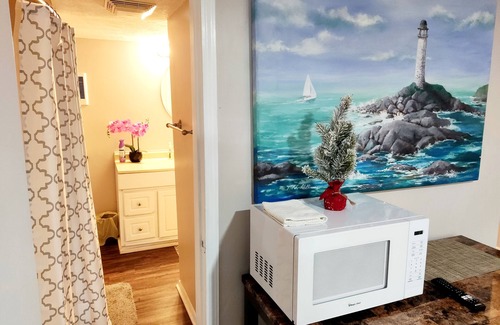 Noblesville Apartment | Adorable and Clean Suite walk to Downtown Noblesville