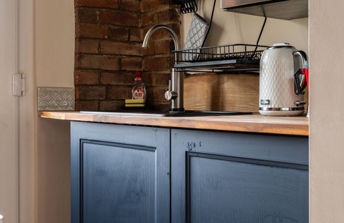 Heathfield House | Adorable and Cosy Tiny Cottage