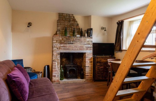 Heathfield House | Adorable and Cosy Tiny Cottage