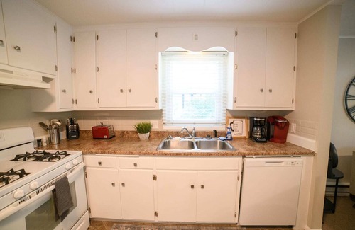 Great Falls House | Adorable and Cozy Bungalow - 2 Bedrooms - 1 bath