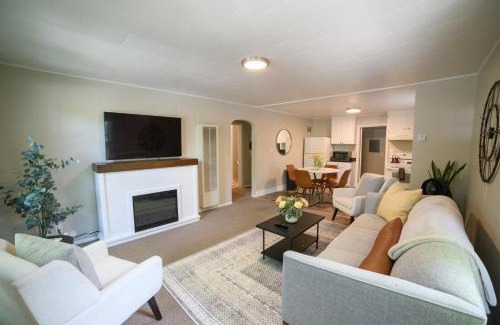 Great Falls House | Adorable and Cozy Bungalow