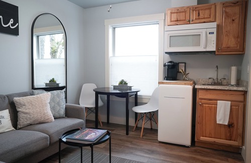 McMinnville Apartment | ADORABLE APARTMENT ON 3RD ST. DOWNTOWN MCMINNVILLE