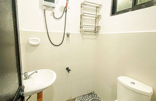 Catangnan Apartment | Adorable apartment with AC in vibrant General Luna