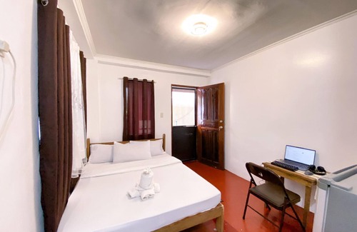 Catangnan Apartment | Adorable apartment with AC in vibrant General Luna