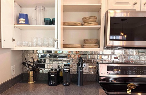 First Ward Condo | Adorable apartment uptown