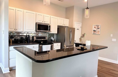 First Ward Condo | Adorable apartment uptown