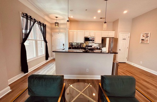 First Ward Condo | Adorable apartment uptown