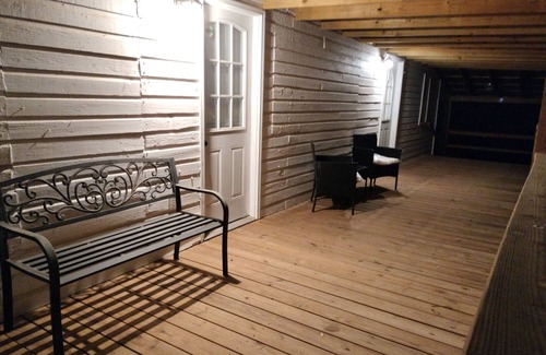 Summerville Apartment | Adorable apartment with AC in the Howard Finster Vision House Museum