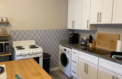 Dallas Apartment | Adorable Apt with Access to Pool and Tennis Courts