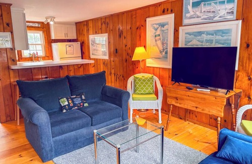Dennis House | Adorable beach cottage, steps from Bayview Beach