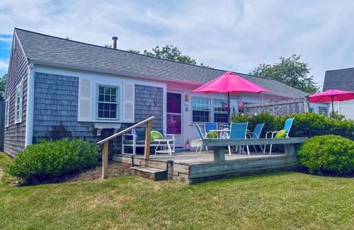 Dennis House | Adorable beach cottage, steps from Bayview Beach