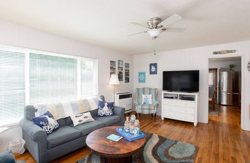 Cayucos House | Adorable Beach Cottage only a block to the beach and a short walk to downtown
