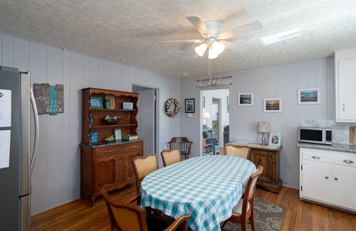 Cayucos House | Adorable Beach Cottage only a block to the beach and a short walk to downtown