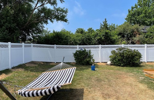 Culloden Shores House | Adorable beach house close to private beach & walking distance to shops &marinas