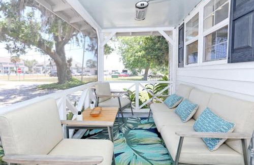 Thunderbolt House | Adorable Bungalow Near City Marina & Tybee Beach