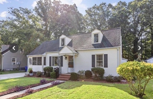 Riverside House | Adorable Bungalow Near Hospital, University, Hike/Bike Trails and Museums!