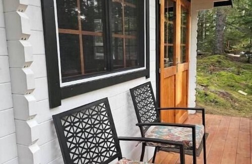 Surry Cabin | Adorable cabin near beach and Acadia