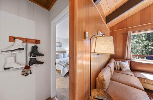 Sunnyside House | Adorable Cabin, private beach access, perfect location