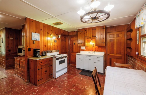 Carrollton Cabin | Adorable cabin with WiFi in charming Sherrodsville