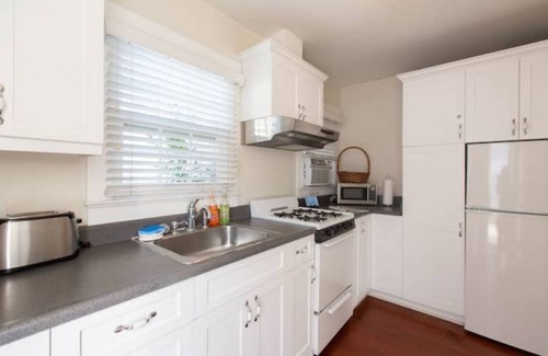 Venice Cottage | Adorable Cape Cod Cottage, Venice Beach, LA