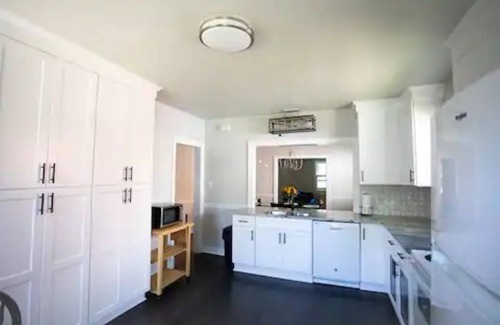 Willow Lawn House | Adorable cape cod in quiet & safe neighborhood. Location, Location, Location!