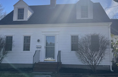 Dartmouth House | Adorable cape in Padanaram village